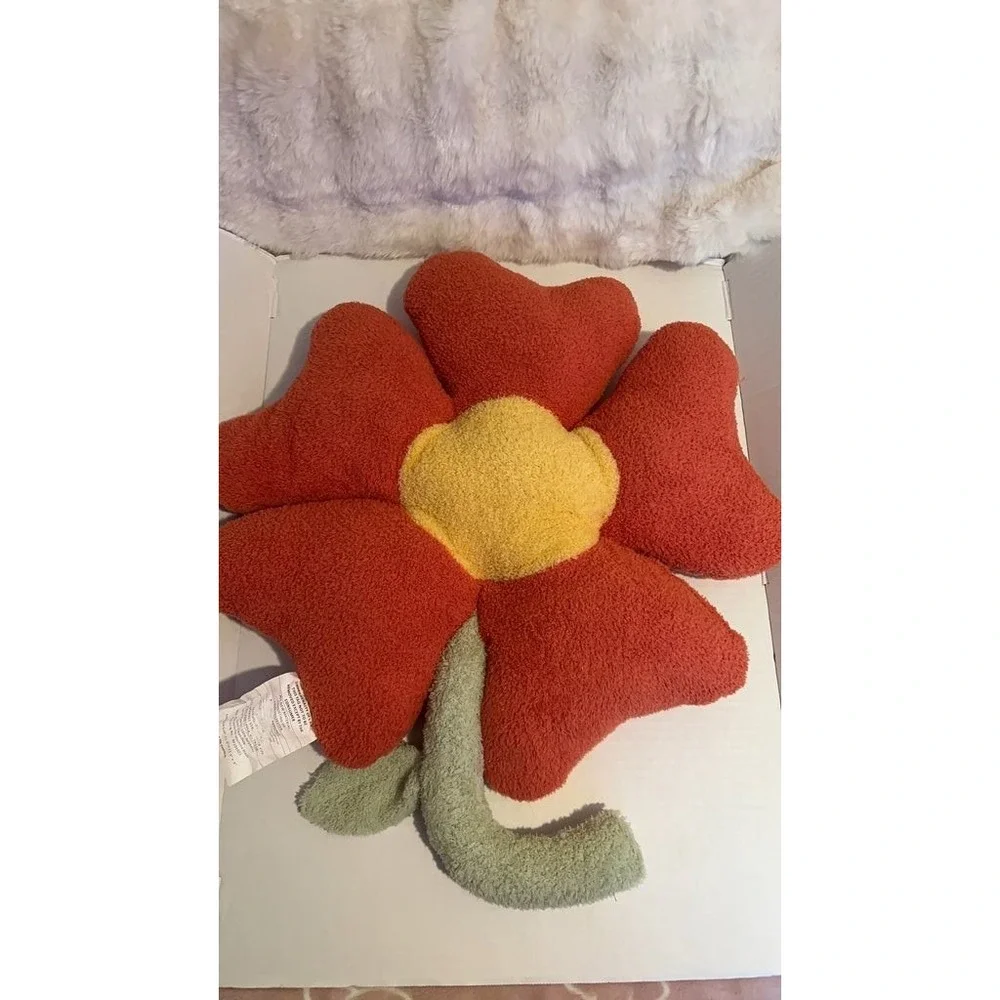 Vintage Flower Shaped Plush Pillow